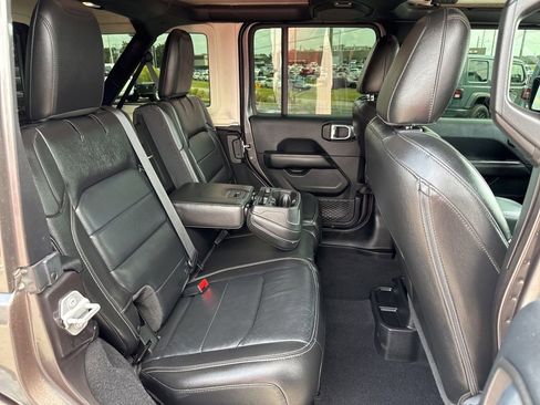 Used 2018 Jeep Wrangler Unlimited Sahara image 20