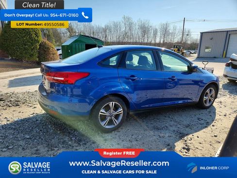 Used 2018 Ford Focus SE w/ SE Appearance Package image 4