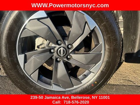 Used 2024 Nissan Rogue SV FWD image 19