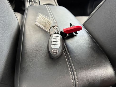 Used 2025 Nissan Altima 2.5 SV image 18