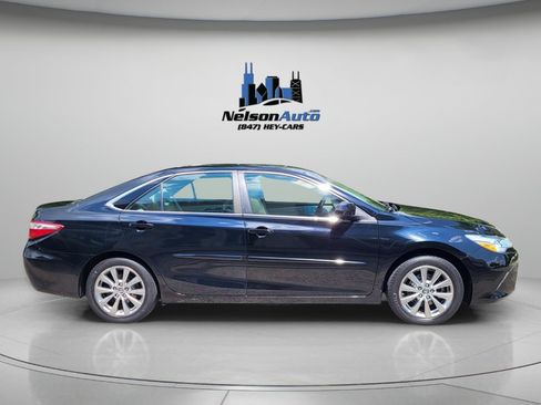 Used 2017 Toyota Camry XLE w/ Moonroof Package FWD image 3