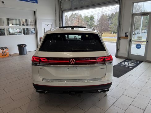 Used 2024 Volkswagen Atlas SEL image 5