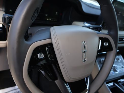 Used 2023 Lincoln Aviator Reserve w/ Equipment Group 201A RWD image 31