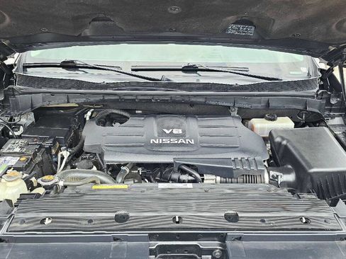 Used 2017 Nissan Titan SV image 16
