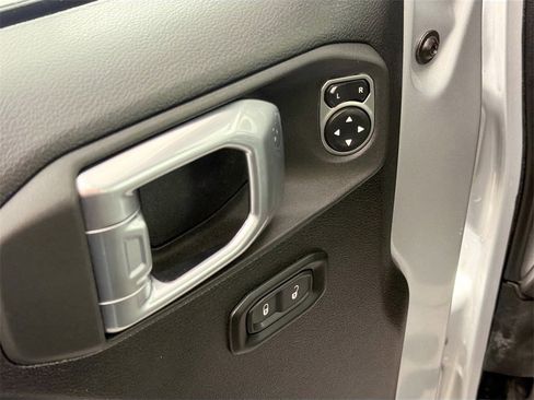 Used 2024 Jeep Wrangler Willys image 17