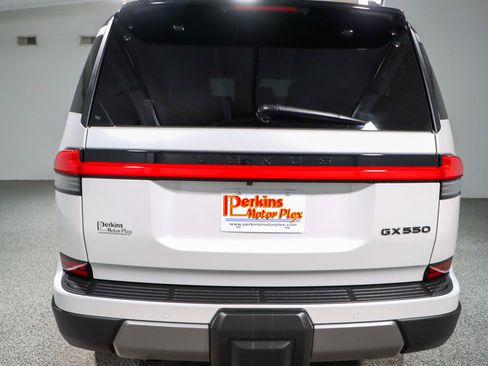 Used 2024 Lexus GX 550 image 8