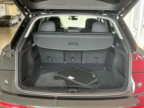 Certified 2025 Audi Q5 2.0T Premium Plus image 24