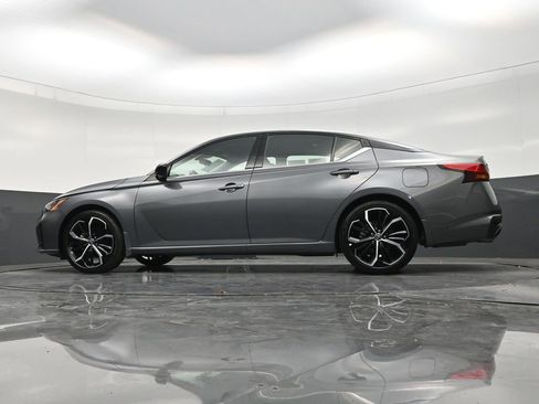 Used 2024 Nissan Altima 2.5 SR w/ SR Premium Package FWD image 22