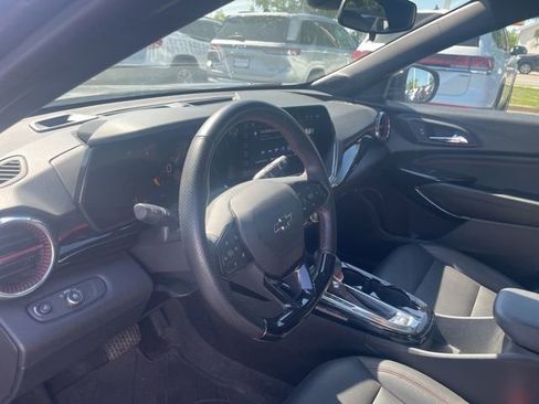 Used 2024 Chevrolet Trax RS w/ Sunroof Package FWD image 9