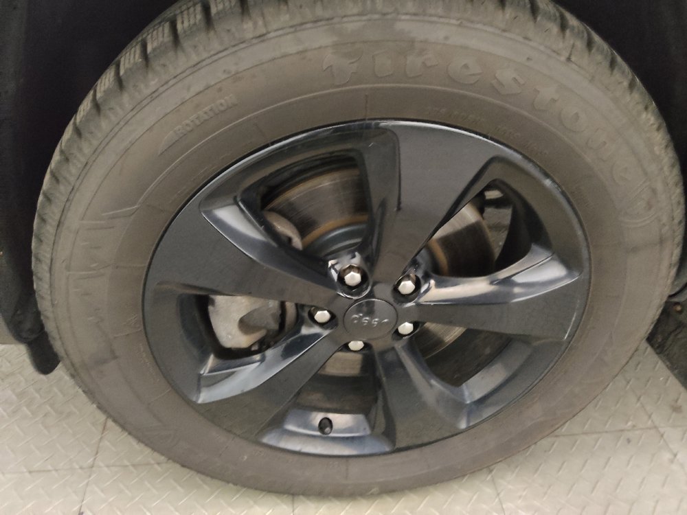 Used 2020 Jeep Cherokee Latitude Plus AWD/4WD image 31