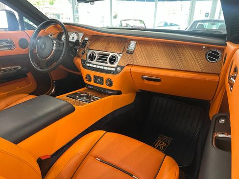 Used 2016 Rolls-Royce Dawn RWD image 21