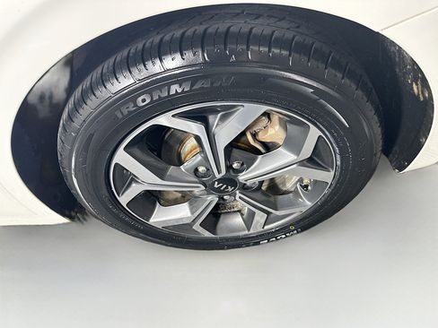 Used 2021 Kia Forte LXS image 11