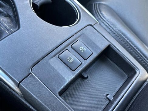 Used 2017 Toyota Camry LE image 32