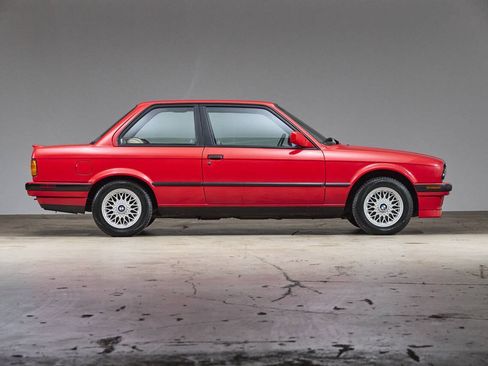 Used 1991 BMW 318iS Coupe RWD image 4