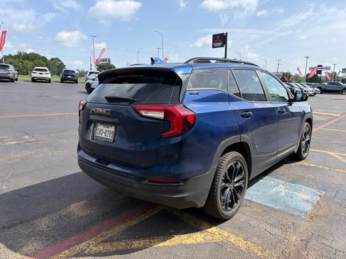 Used 2022 GMC Terrain SLE w/ Driver Convenience Package FWD image 6