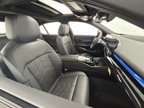 Used 2025 BMW i5 M60 w/ Premium Package image 41