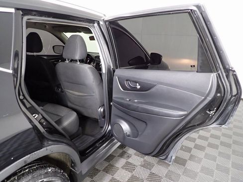 Used 2020 Nissan Rogue SV image 37