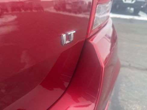 Used 2019 Chevrolet Trax LT w/ Sun & Sound Package image 16