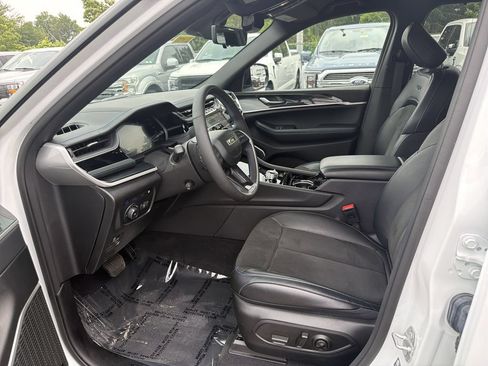 Used 2022 Jeep Grand Cherokee Trailhawk w/ Luxury Tech Group III AWD/4WD image 11
