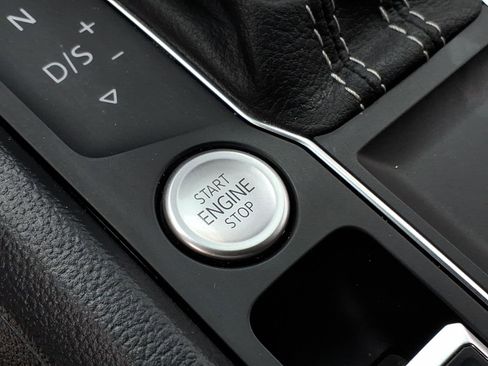 Used 2023 Volkswagen Atlas Cross Sport SE w/ Panoramic Sunroof Package image 29