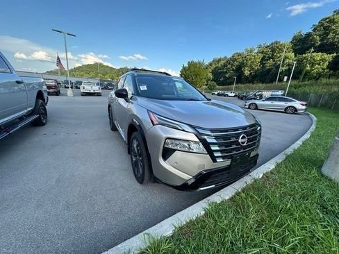 Used 2025 Nissan Rogue Platinum w/ Platinum Premium Package AWD/4WD image 5
