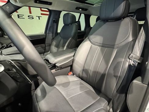 Used 2025 Land Rover Range Rover SE AWD/4WD image 15