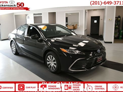 Used 2022 Toyota Camry LE image 1