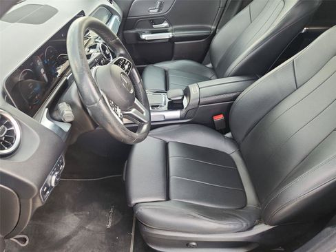 Used 2020 Mercedes-Benz GLB 250 w/ Premium Package image 18
