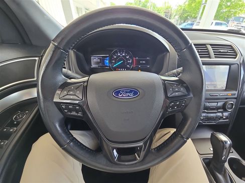 Used 2017 Ford Explorer XLT w/ Equipment Group 202A AWD/4WD image 11