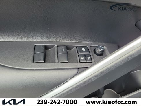 Used 2024 Toyota Corolla Cross AWD Hybrid image 30