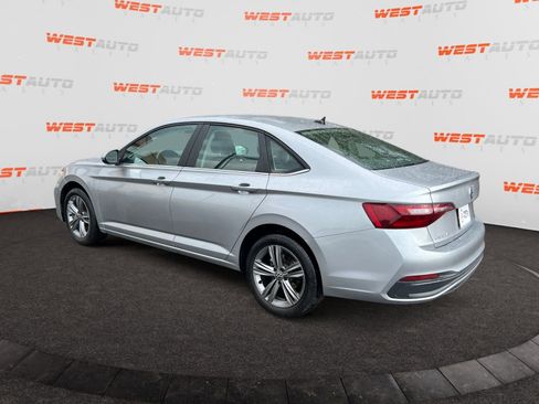 Used 2024 Volkswagen Jetta SE image 3