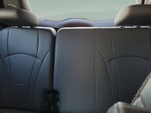 Used 2024 Buick Enclave Premium image 22