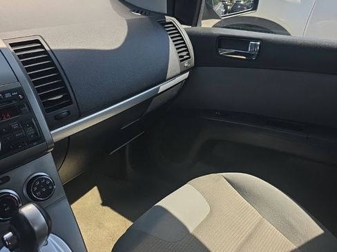 Used 2011 Nissan Sentra 2.0 S w/ Convenience Pkg FWD image 2