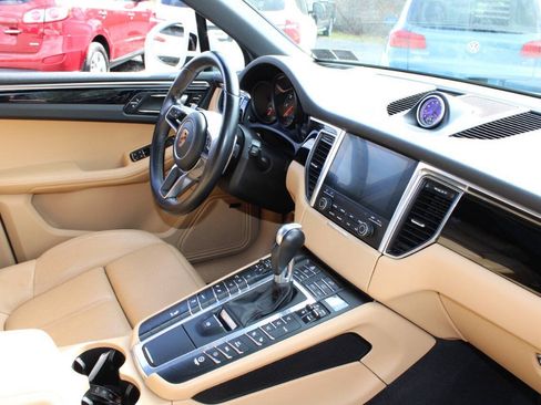 Used 2017 Porsche Macan AWD/4WD image 12