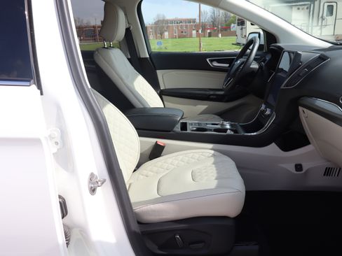 Used 2024 Ford Edge Titanium w/ Titanium Elite Package image 12