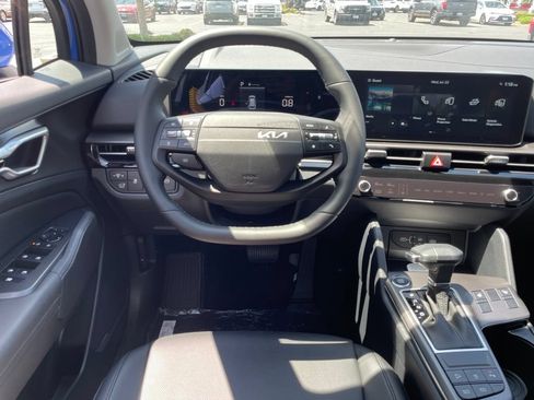 New 2026 Kia Sportage EX FWD image 12