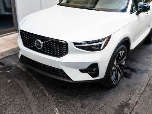 Used 2025 Volvo XC40 B5 Plus w/ Protection Package Premier AWD/4WD image 4