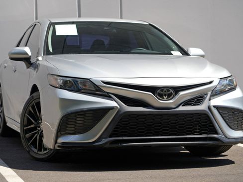 Used 2021 Toyota Camry SE FWD image 2
