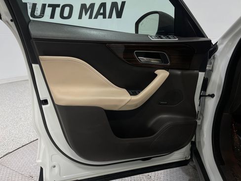 Used 2017 Jaguar F-PACE Prestige image 15