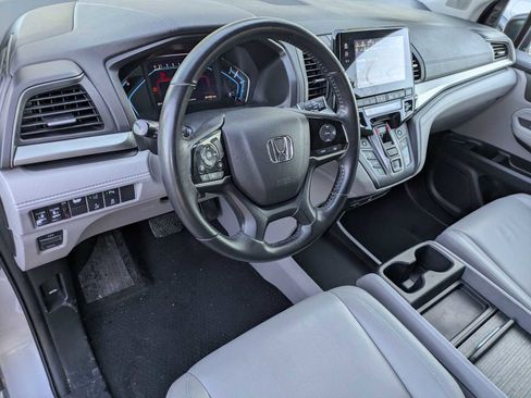 Used 2019 Honda Odyssey Touring image 2