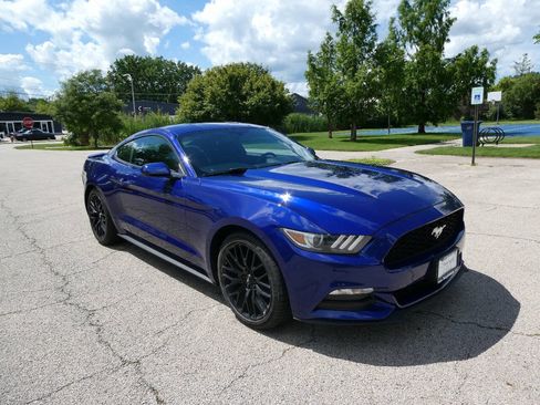 Used 2015 Ford Mustang Coupe RWD image 3