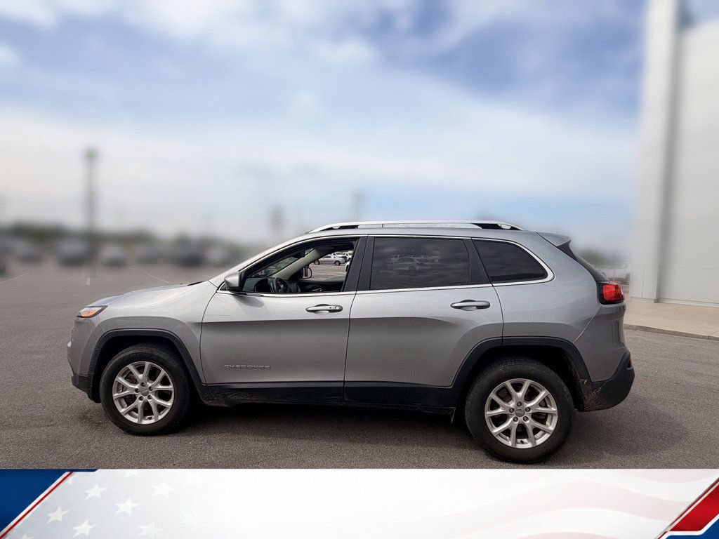 Used 2017 Jeep Cherokee Latitude w/ Comfort/Convenience Group AWD/4WD image 6