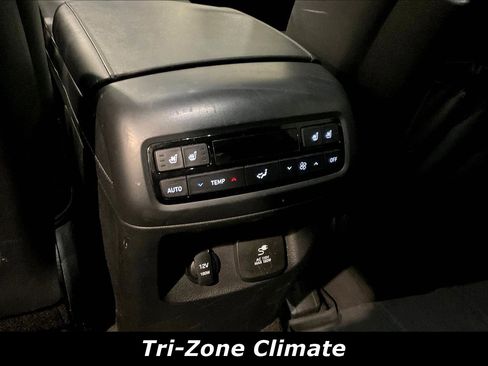 Used 2021 Hyundai Palisade Limited w/ Winter Package image 10