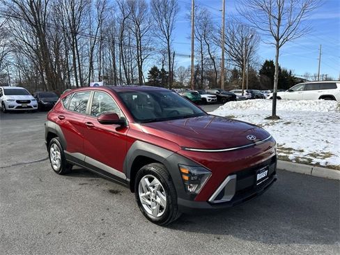 Used 2024 Hyundai Kona SE image 2