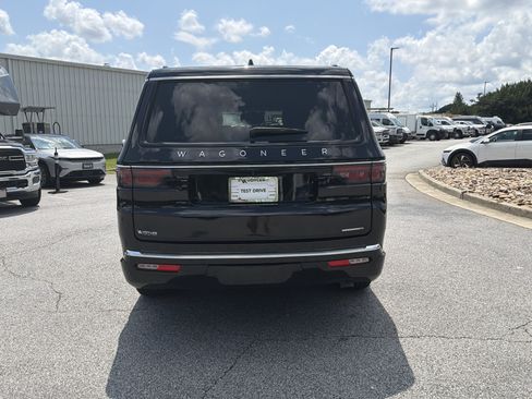 Used 2024 Jeep Wagoneer Series III AWD/4WD image 7