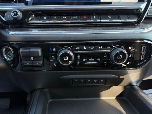 Used 2024 Chevrolet Silverado 2500 LTZ w/ LTZ Convenience Package image 27