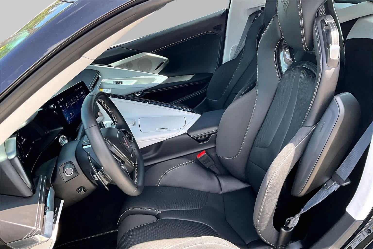 Used 2024 Chevrolet Corvette Stingray Premium Cpe w/ Z51 Performance Package RWD image 8