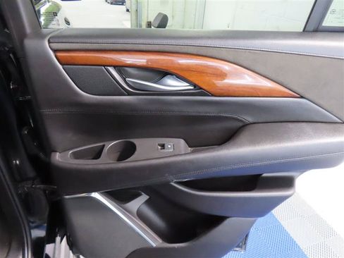 Used 2016 Cadillac Escalade Luxury RWD image 38