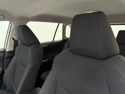 Used 2020 Toyota RAV4 LE FWD image 25
