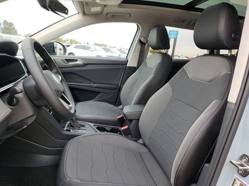 New 2026 Volkswagen Taos SE image 13